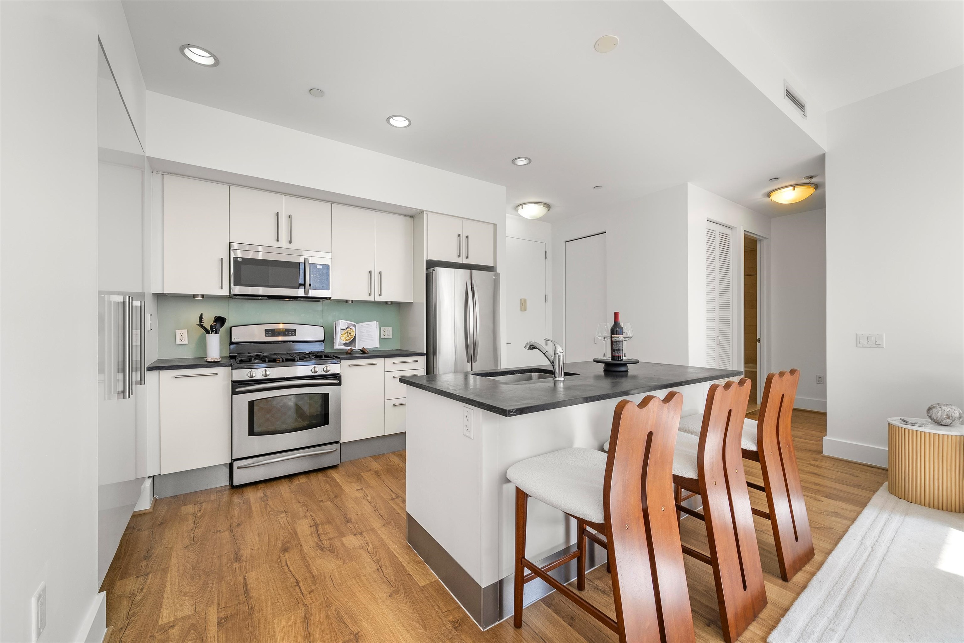 4 BEACON WAY, Jersey City, JC Journal Square, NJ 07304 - Property photo 4 of 31
