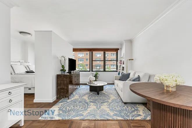 200 East 74th Street #3G, New York, NY 10021