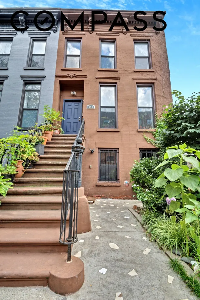 962 Gates Avenue, Brooklyn, NY 11221