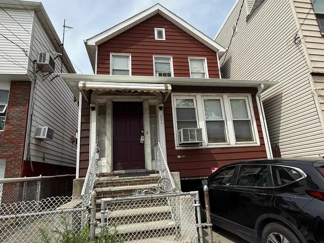 231 LINDEN Avenue, JC, Greenville, NJ 07305