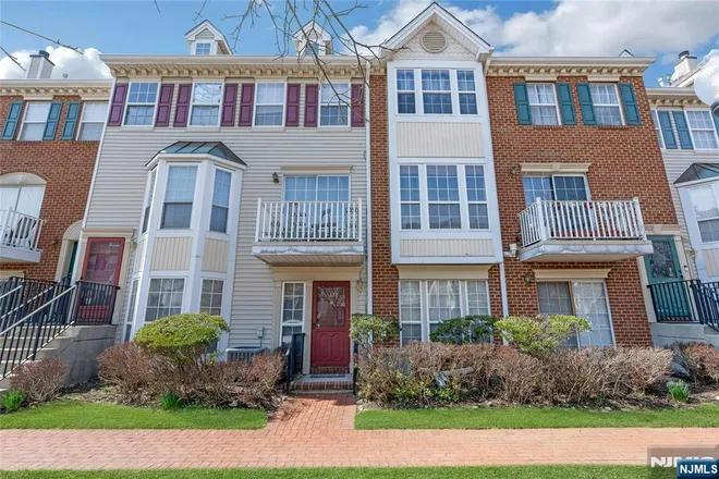 32 Cedar, Jersey City, NJ 07305