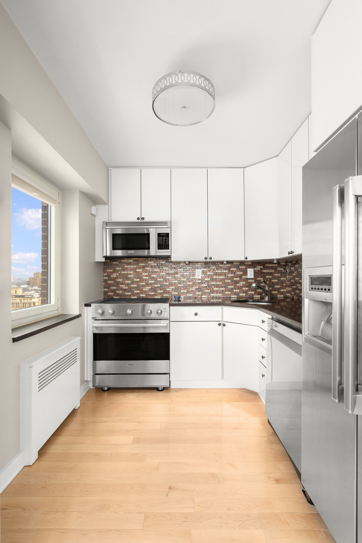 45 West 67th Street #25D, Lincoln Square, Manhattan, NY 10023 - Property photo 4 of 11
