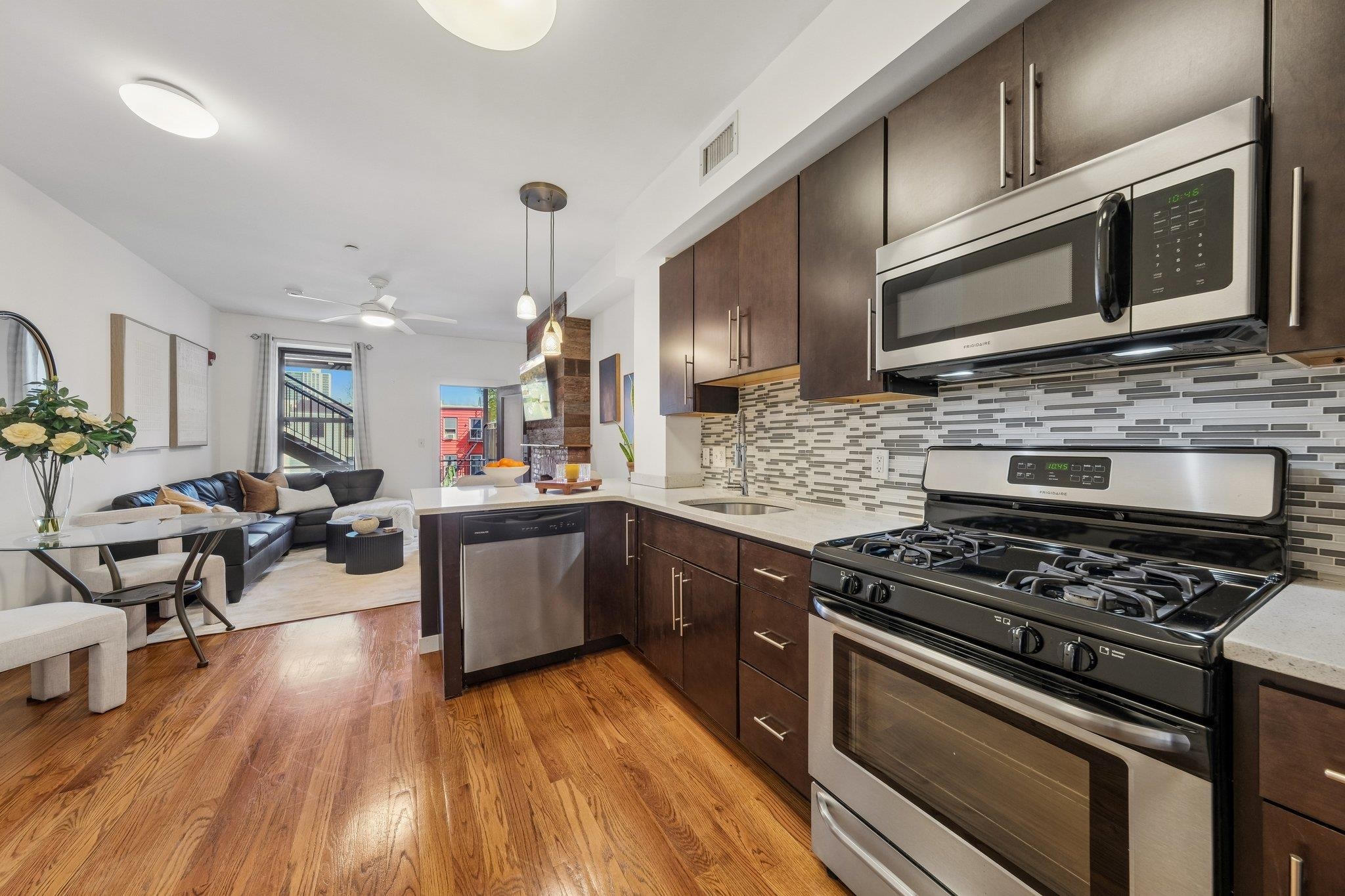 274 6th Street, Jersey City, JC Downtown, NJ 07302 - Property photo 5 of 17