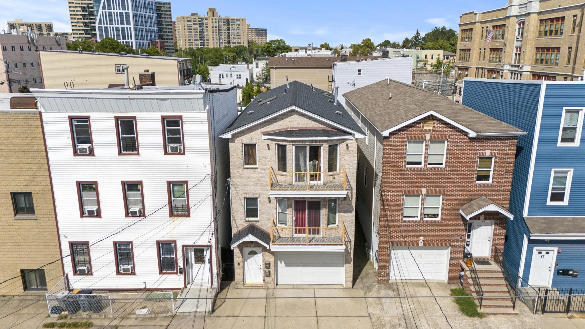 83 OAKLAND Avenue, Jersey City, JC Heights, NJ 07306 - Property photo 5 of 45
