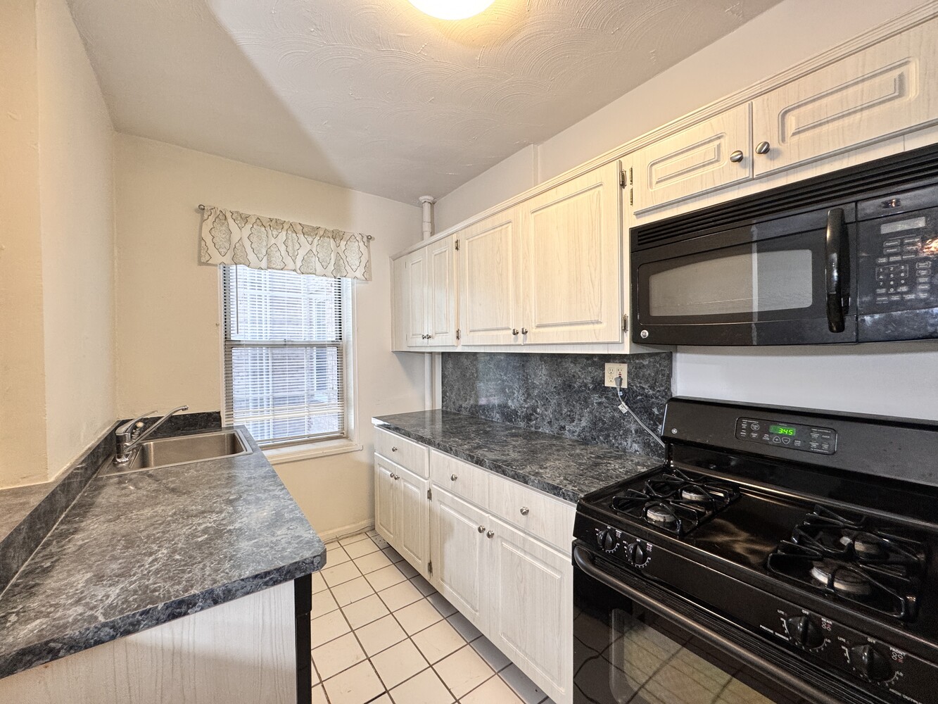 56-05 31st Avenue #2O, Astoria, Queens, NY 11377 - Property photo 3 of 11