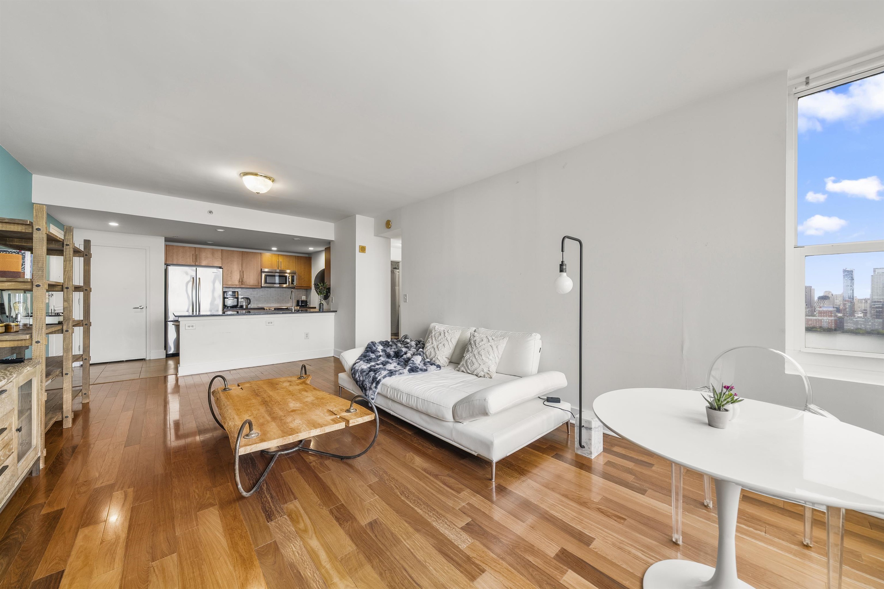 88 MORGAN Street, Jersey City, JC Downtown, NJ 07302-6206 - Property photo 4 of 26