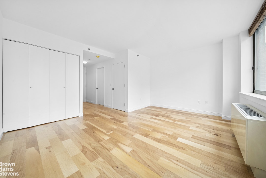 250 East 30th Street #3C, Kips Bay, Manhattan, NY 10016 - Property photo 3 of 15