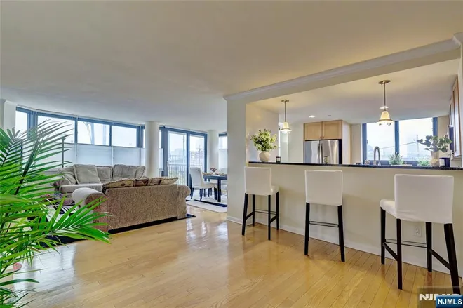 700 Grove #3Q, Jersey City, NJ 07310