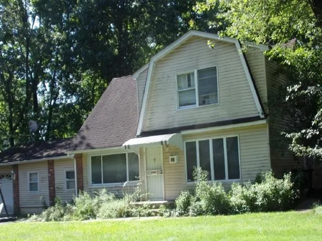 82 KNOLLWOOD Drive, Paramus, NJ 07652