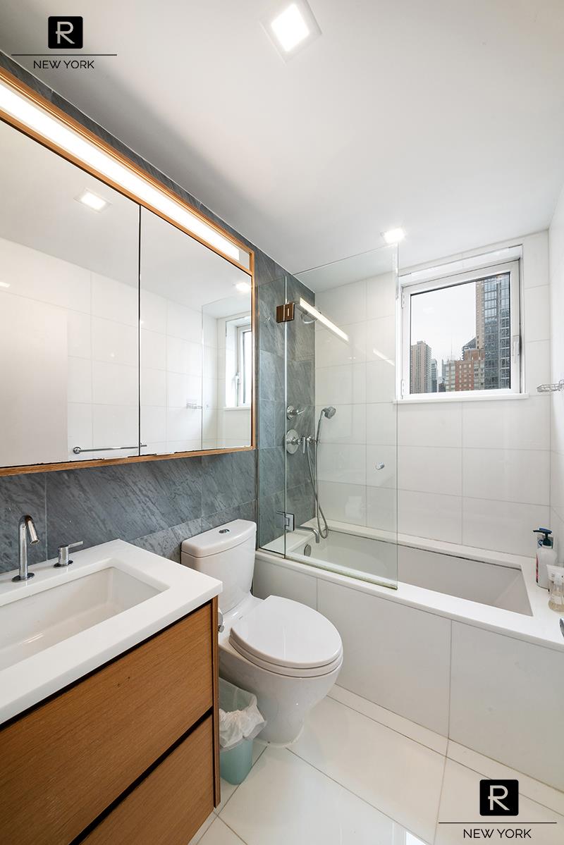 301 West 53rd Street #13-A, Hell's Kitchen, Manhattan, NY 10019 - Property photo 4 of 29