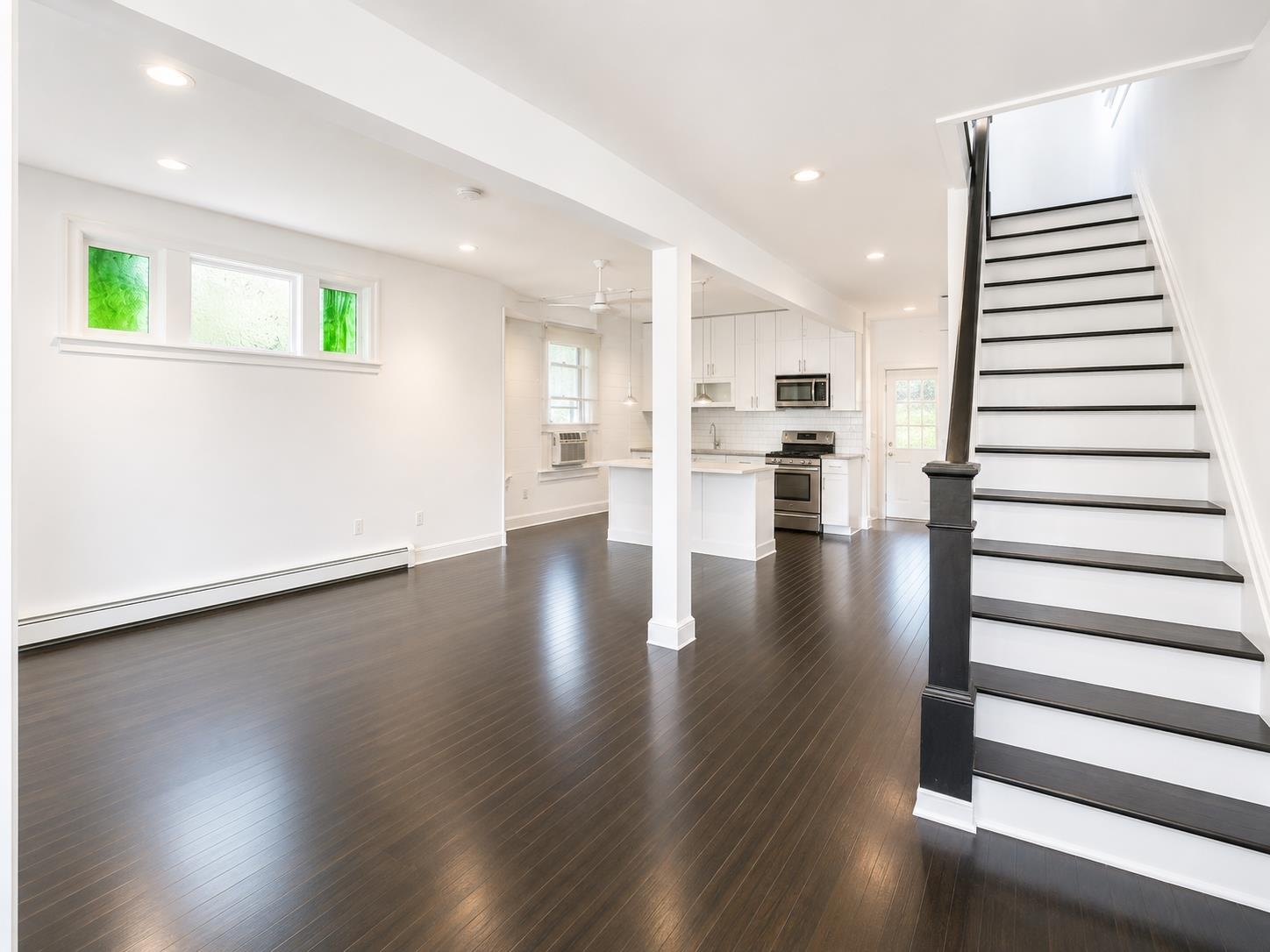 528 UNDERCLIFF Avenue, Edgewater Borough, Edgewater, NJ 07020-1593 - Property photo 4 of 19