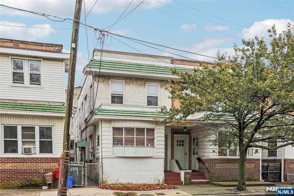 107 Saint Davids, Atlantic City, Atlantic City, NJ 08401 - Property photo 3 of 26