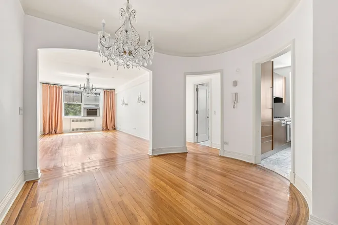310 West 55th Street #4C, New York, NY 10019