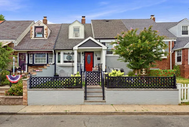29 PARKSIDE LANE, Bayonne, NJ 07002