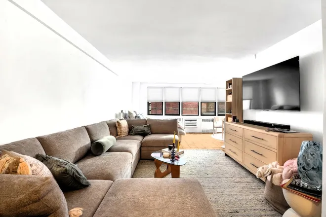 241 East 76th Street #2B, New York, NY 10021