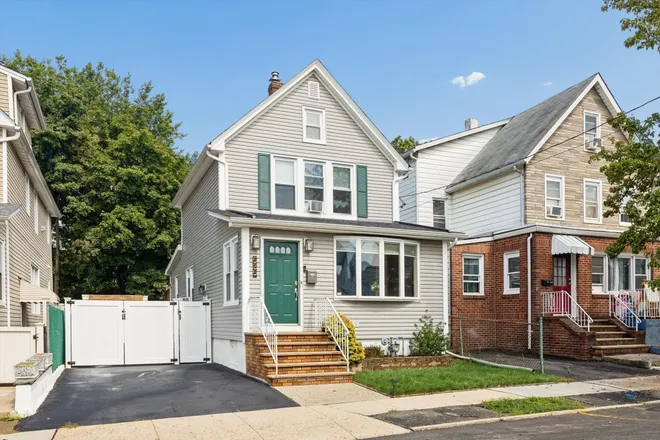 535 FREEMAN Street, Lyndhurst, NJ 07071