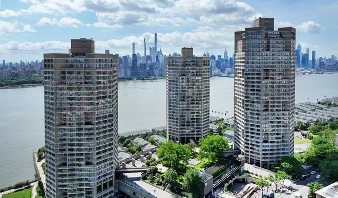 7004 Boulevard EAST, Guttenberg, NJ 07093