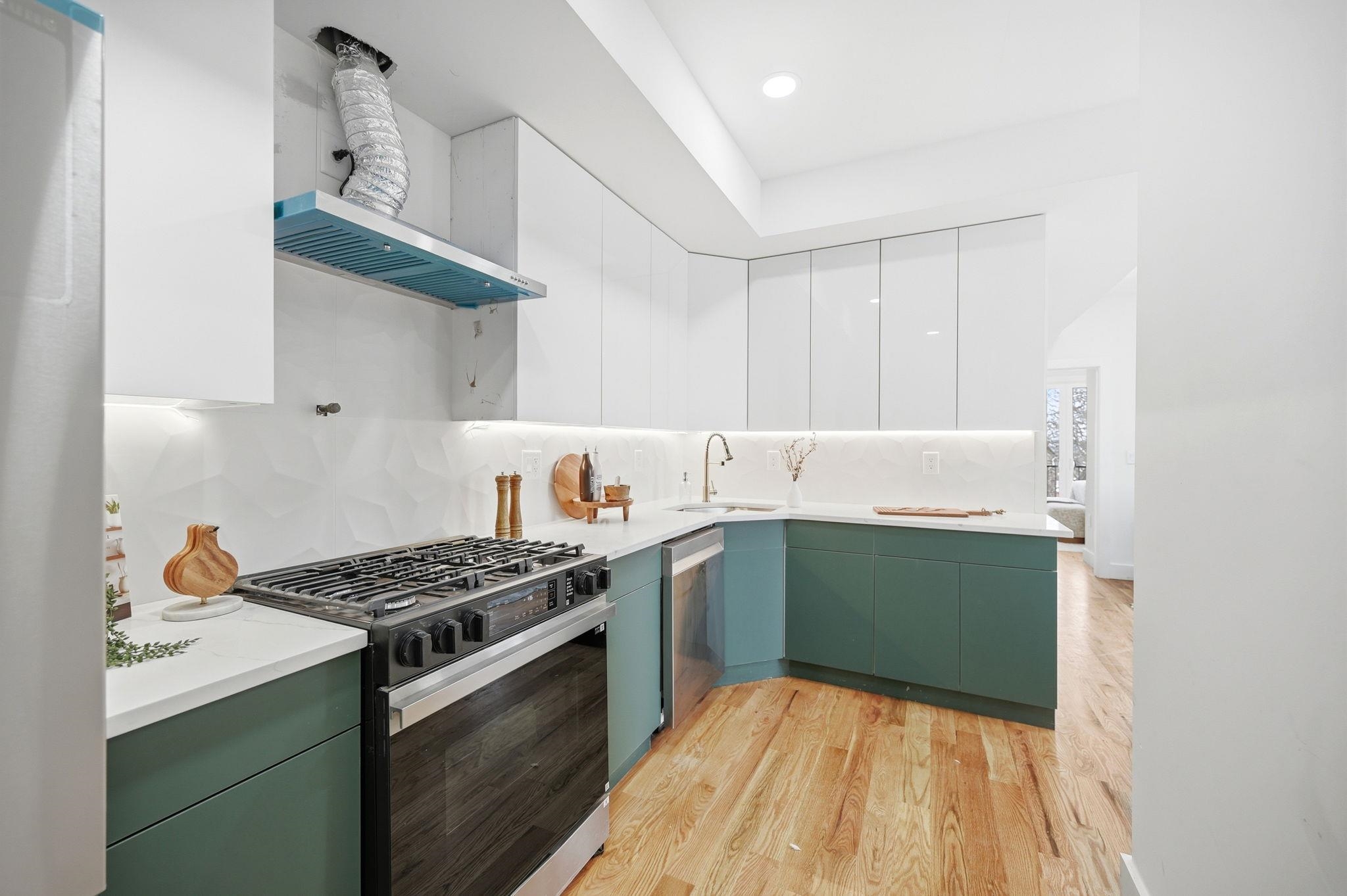 1904 JOHN F KENNEDY Boulevard, Jersey City, JC West Bergen, NJ 07305 - Property photo 5 of 25