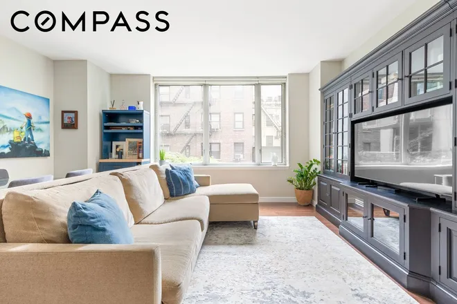 225 East 34th Street #3K, New York, NY 10016