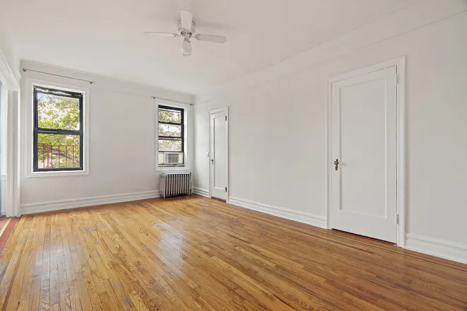 44-14 NEWTOWN Road #3M, Astoria, NY 11103