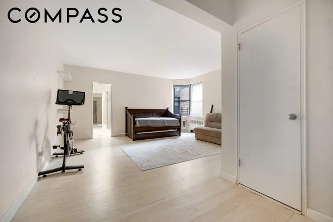 330 East 70th Street #4G, New York, NY 10021