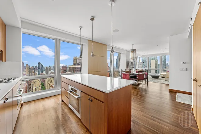 400 5th Avenue #34A, New York, NY 10018