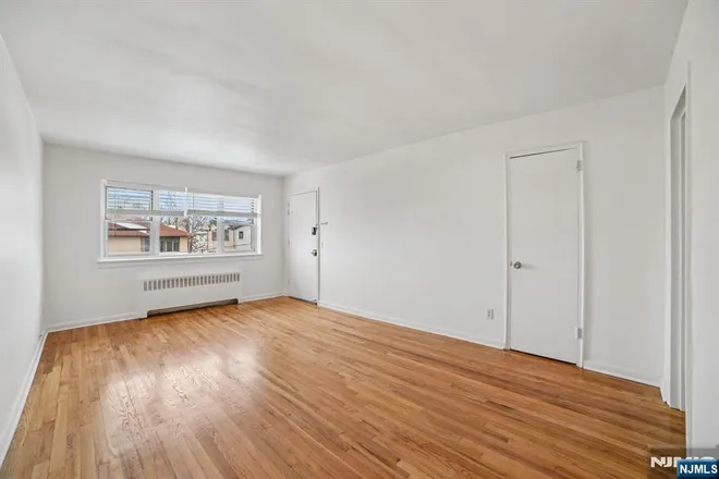 2430 8th #5B, Fort Lee, NJ 07024