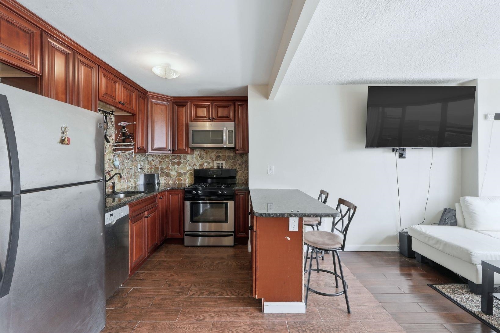 280 LUIS M MARIN Boulevard, Jersey City, JC Downtown, NJ 07302 - Property photo 4 of 16