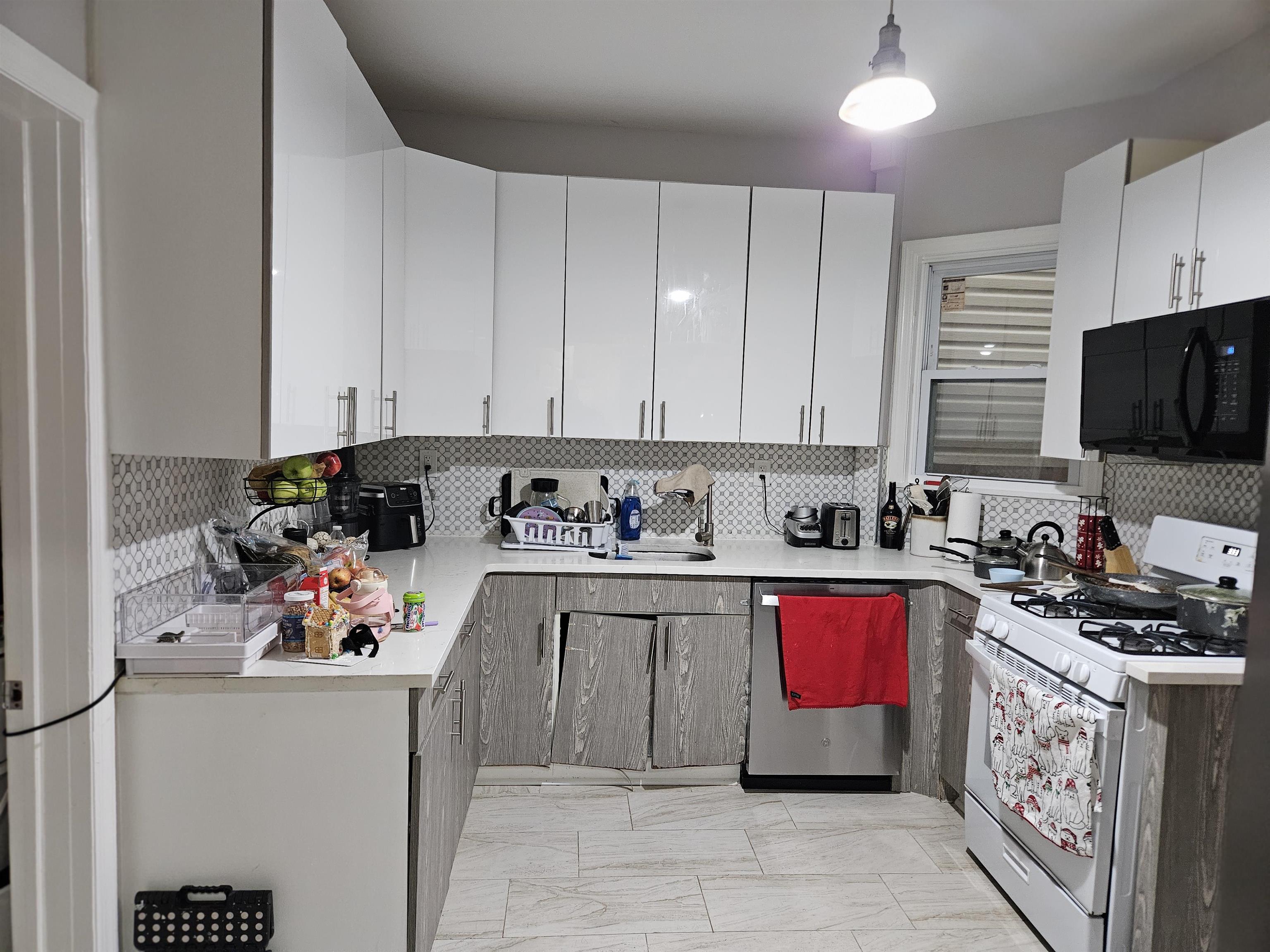 12 WRIGHT Avenue, Jersey City, JC Journal Square, NJ 07306 - Property photo 5 of 19