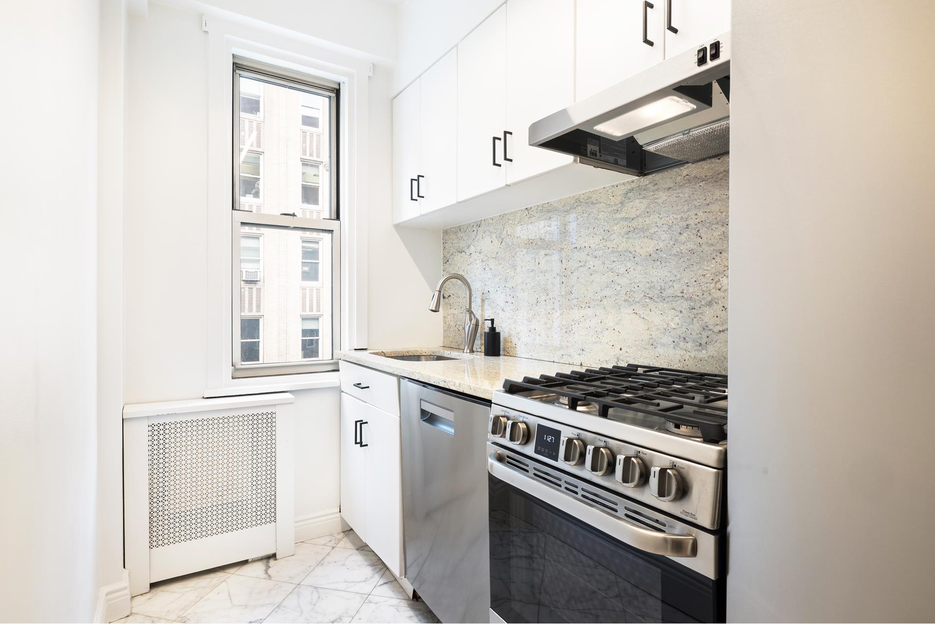 220 MADISON Avenue #11M, Midtown, Manhattan, NY 10016 - Property photo 3 of 10