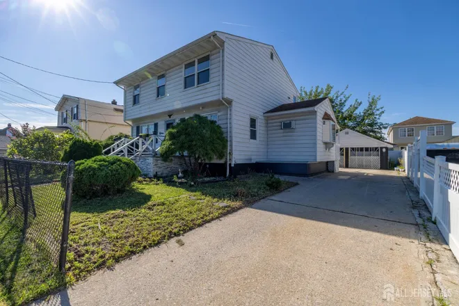 15 Clinton Avenue, n/a, NJ 08832