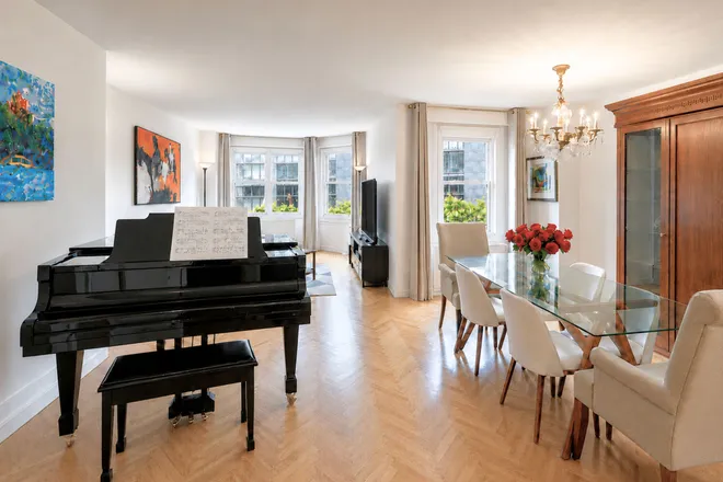 155 West 68th Street #404, New York, NY 10023