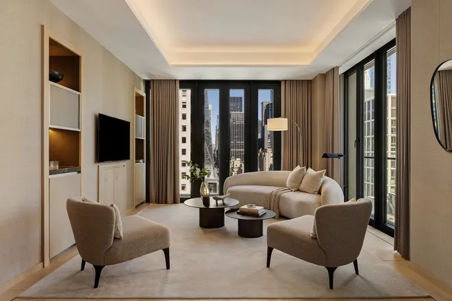 685 5th Avenue #18D, New York, NY 10022