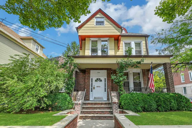 200-202 OAK Street, Weehawken, NJ 07086