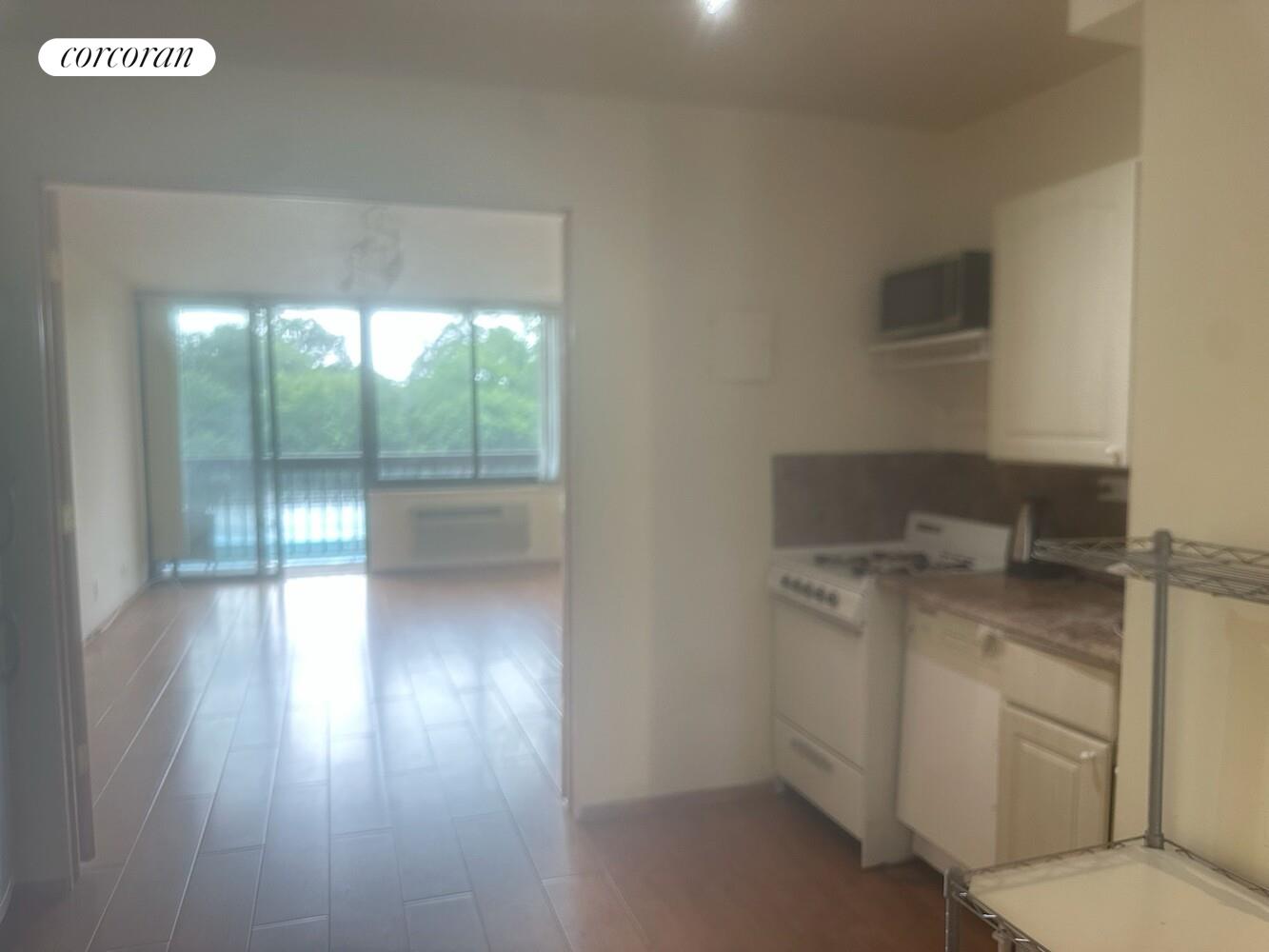 150-38 UNION Turnpike #1N, Kew Gardens Hills, Queens, NY 11367 - Property photo 2 of 19