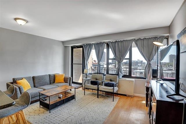 135 MONTGOMERY Street, Jersey City, JC Downtown, NJ 07302 - Property photo 2 of 19