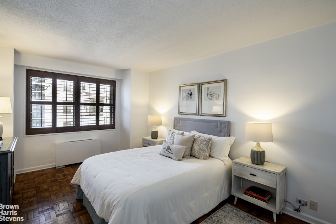 300 East 40th Street #20K, Murray Hill, Manhattan, NY 10016 - Property photo 3 of 7
