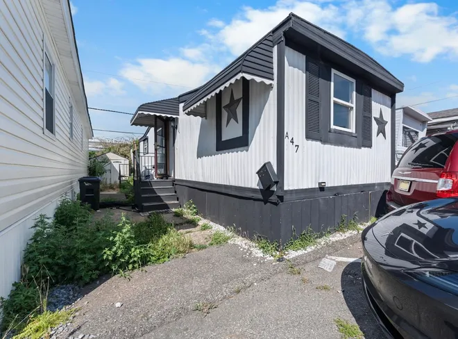 190 WEST 24th Street, Bayonne, NJ 07002