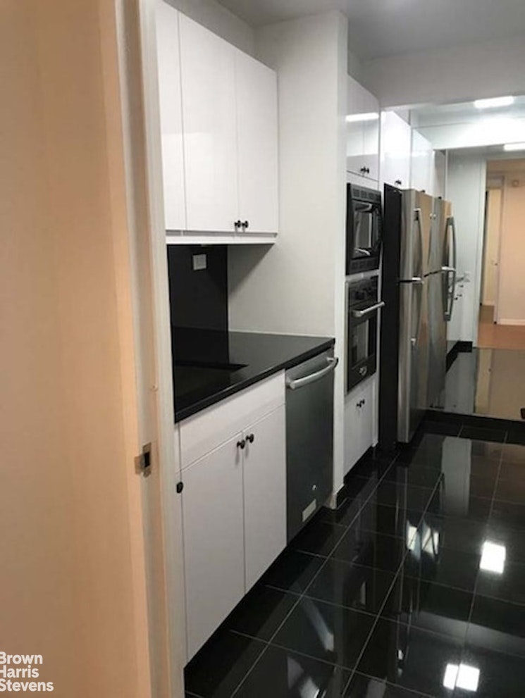 15 West 53rd Street #27E, Midtown, Manhattan, NY 10019 - Property photo 3 of 18