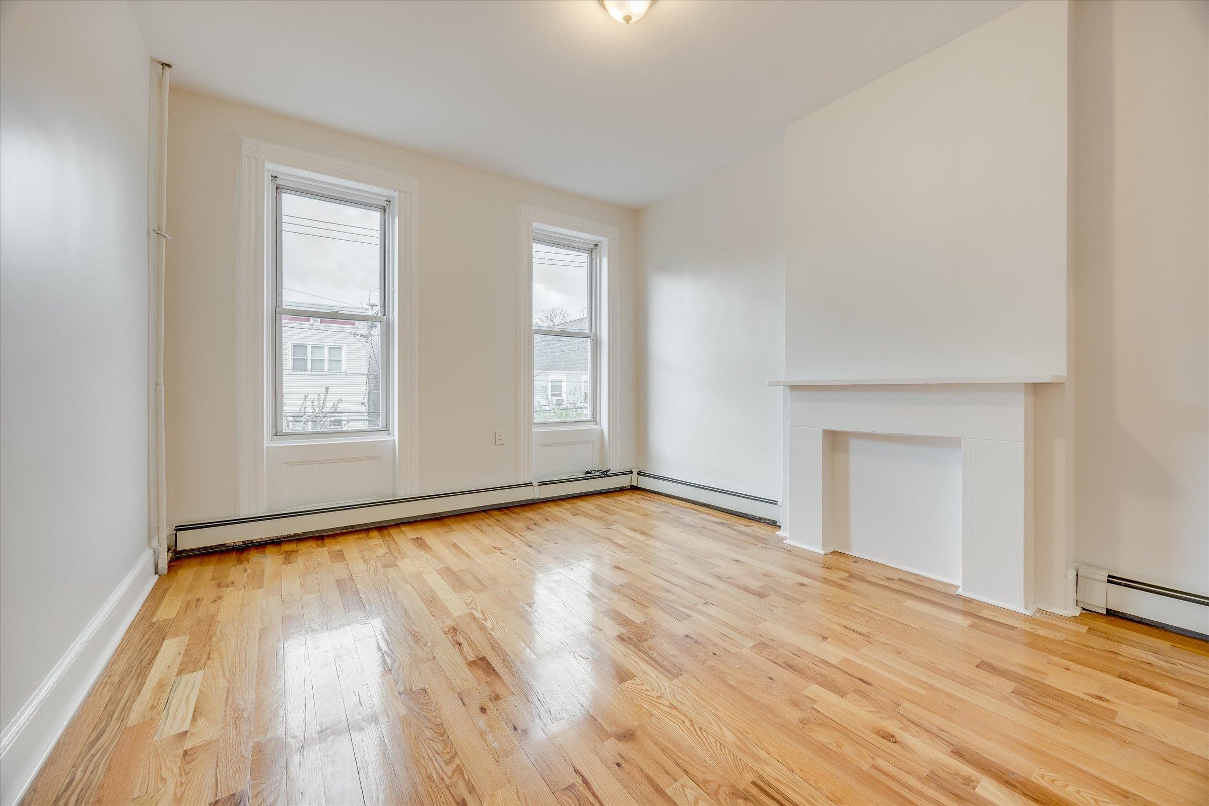 147 NEW YORK Avenue, Jersey City, JC Heights, NJ 07307 - Property photo 4 of 27