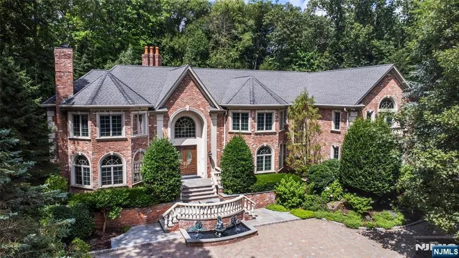 6 Adams, Saddle River, NJ 07458