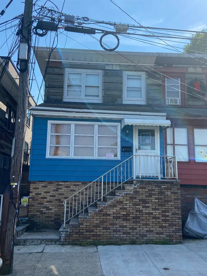 8 WEST 12th Street, Bayonne, NJ 07002