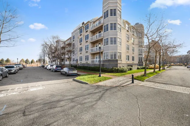 15 ENTERPRISE Court, JC, Greenville, NJ 07305