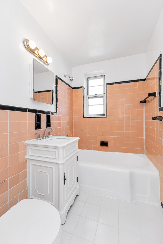 67-10 108th Street #6A, Forest Hills, Queens, NY 11375 - Property photo 3 of 6