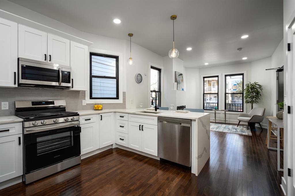307 ARLINGTON Avenue, Jersey City, JC Bergen Lafayette, NJ 07304 - Property photo 4 of 24
