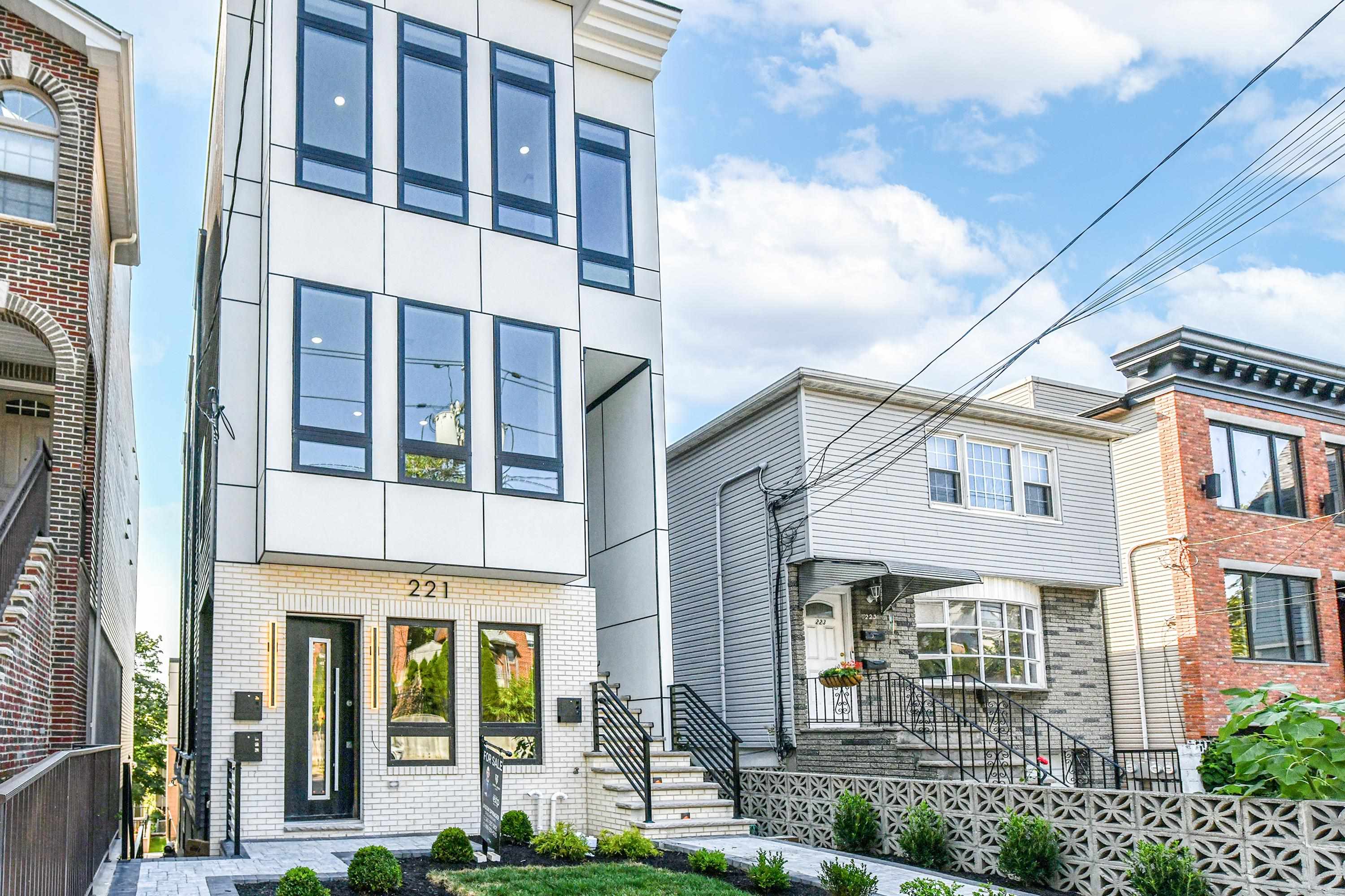221 COLUMBIA Avenue, Jersey City, JC Heights, NJ 07307 - Property photo 3 of 41