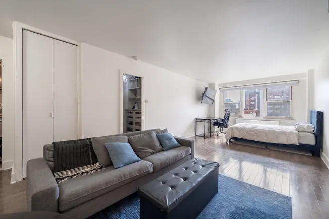 305 East 24th Street #11K, New York, NY 10010