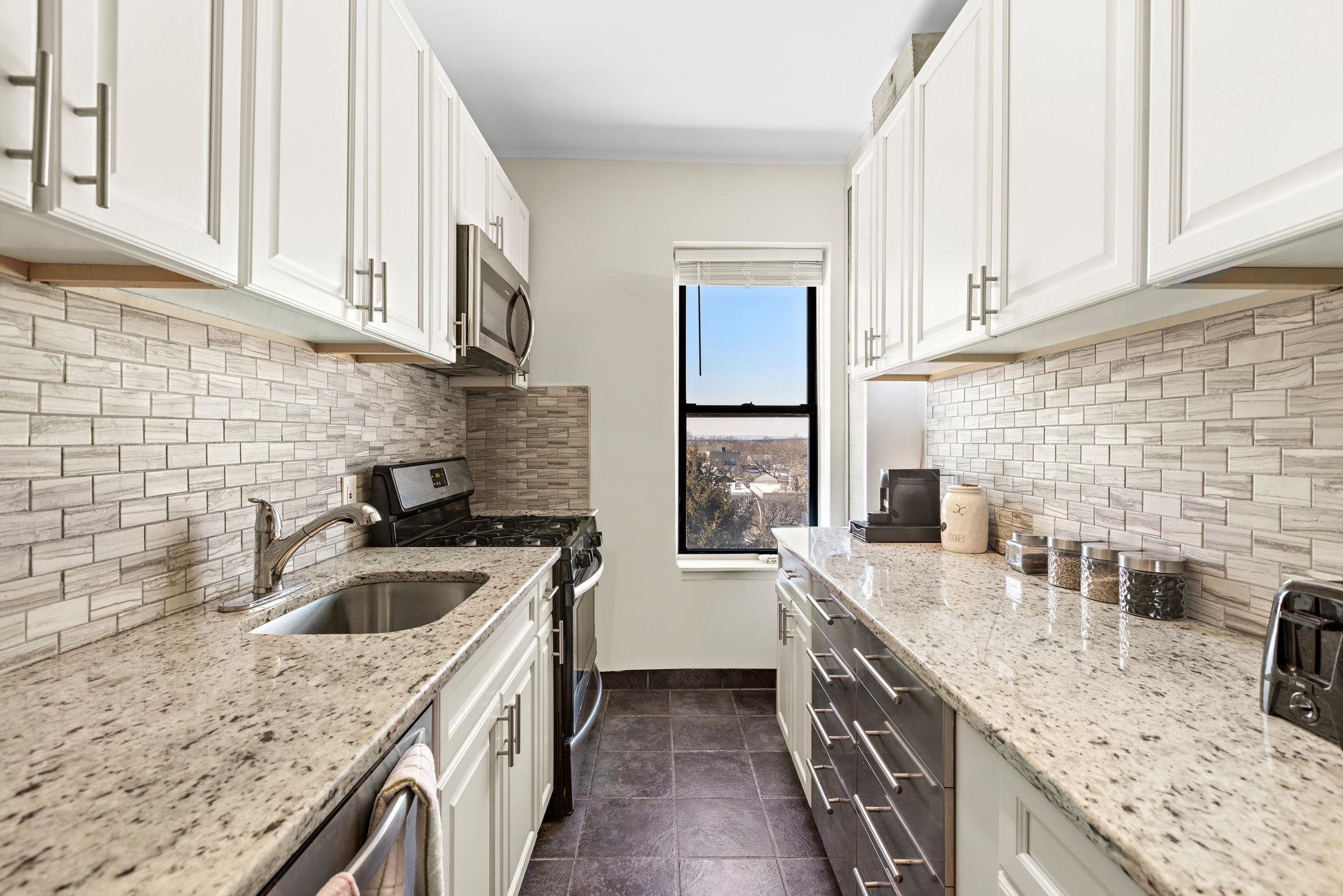 277 HARRISON Avenue, Jersey City, JC Journal Square, NJ 07304 - Property photo 4 of 17