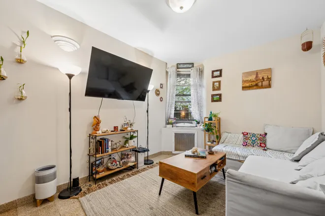 21-06 35th Street #2C, Ditmars Steinway, NY 11105