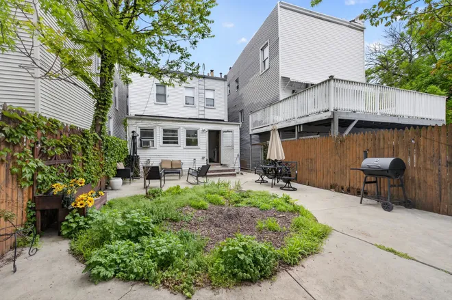 129 AVENUE East, Bayonne, NJ 07002